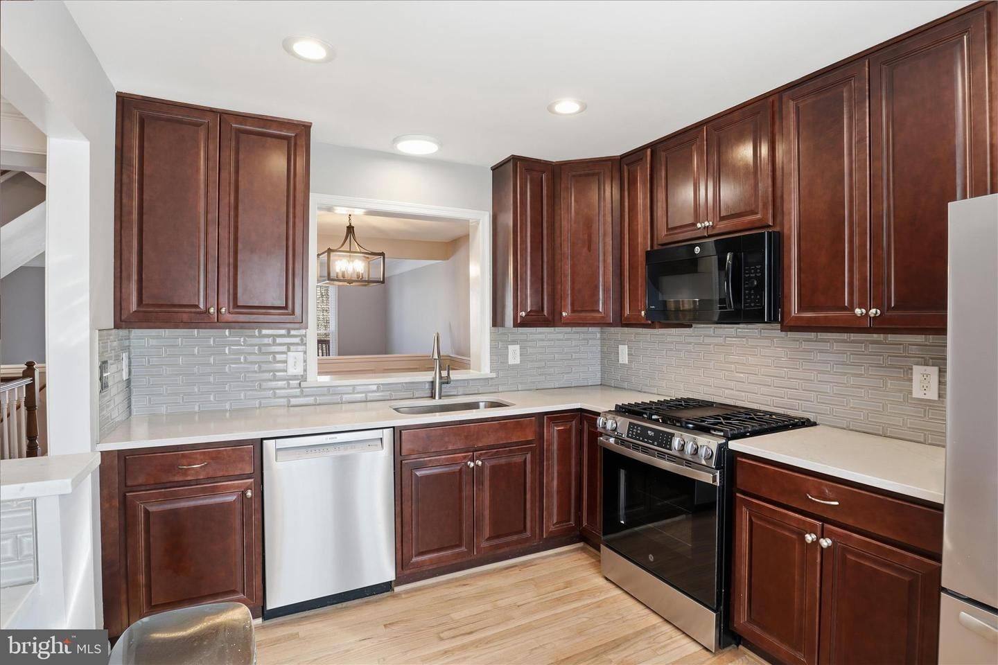 Property Photo:  43861 Laburnum Square  VA 20147 