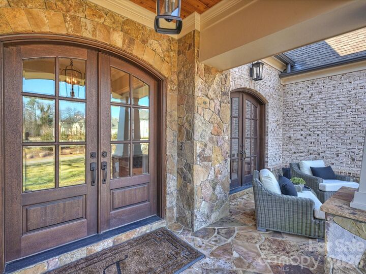 Property Photo:  104 Crest Court  NC 28104 