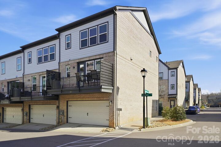 Property Photo:  604 Tudor Park Way  NC 28211 