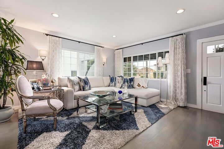 Property Photo:  1280 S Redondo Blvd  CA 90019 