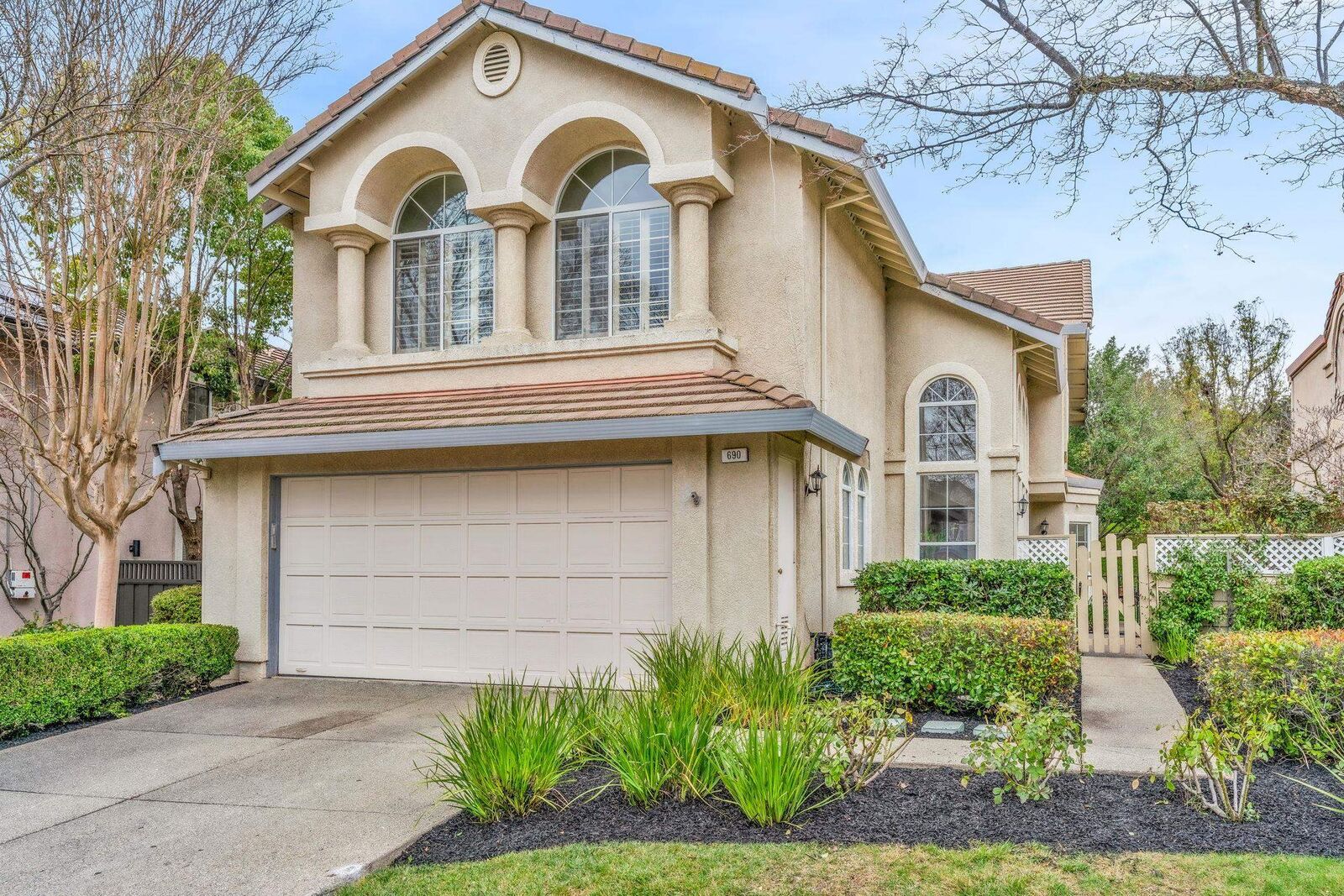 Property Photo:  690 Glasgow Cir  CA 94526 