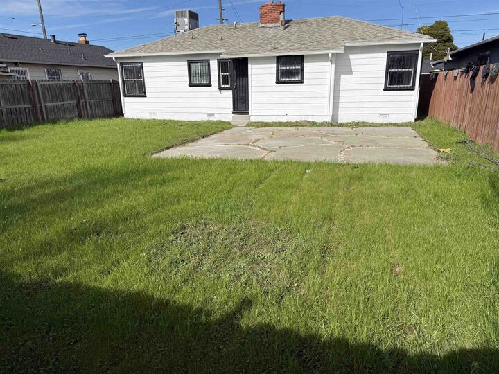 Property Photo:  812 Maine Ave  CA 94804 