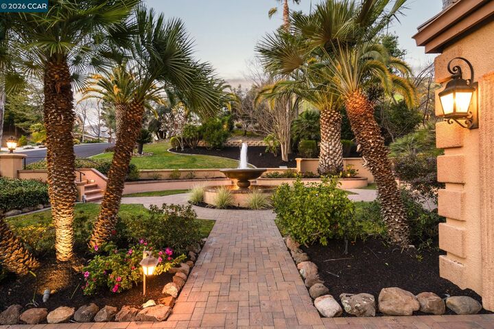 Property Photo:  4640 Kingswood Dr  CA 94506 