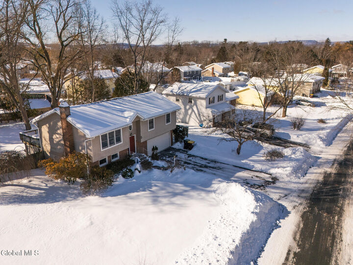 Property Photo:  8 Sherbrook Drive  NY 12158 