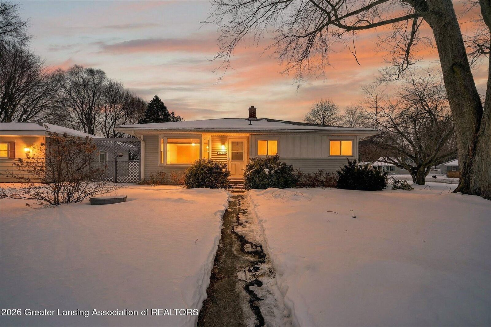 Property Photo:  513 Mikesell Street  MI 48813 