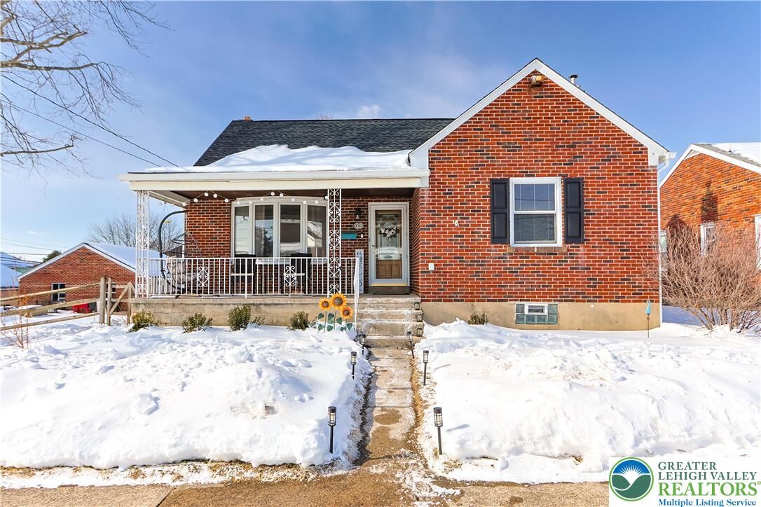 Property Photo:  1030 New Jersey Avenue  PA 18055 