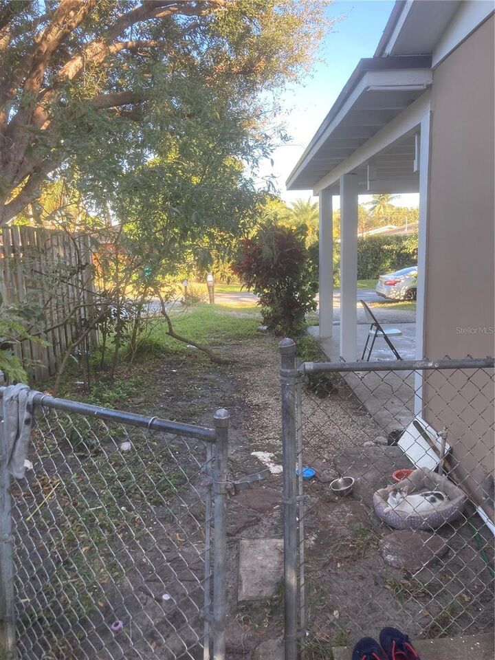 Property Photo:  2873 SE 1st Place  FL 33435 