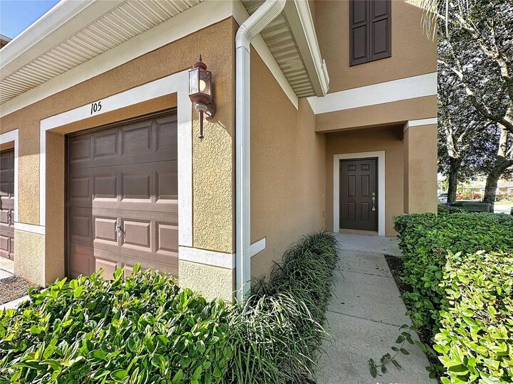 Property Photo:  105 Scaton Way  FL 33897 