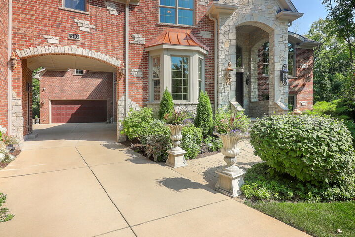 Property Photo: 616 Driftwood Court IL 60540