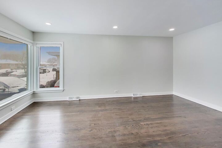 Property Photo:  2431 Ernst Street  IL 60131 