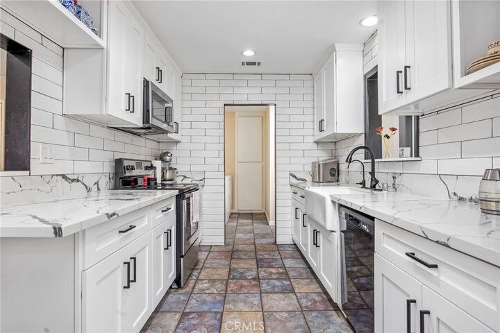 Property Photo:  24048 Cruise Circle  CA 92587 