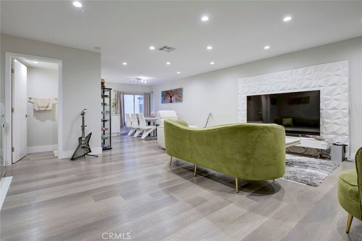 Property Photo:  1881 Alpha Rd 17  CA 91208 