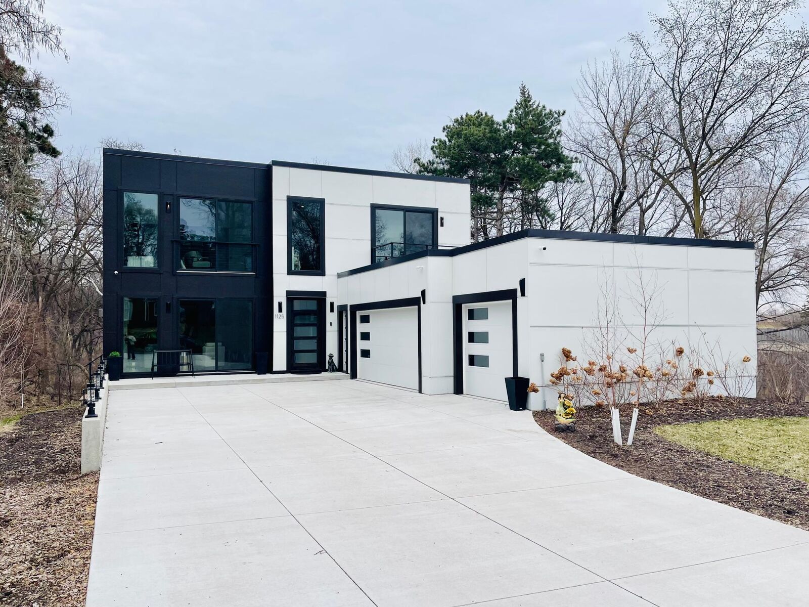 Property Photo:  1125 Tyrol Trail  MN 55416 