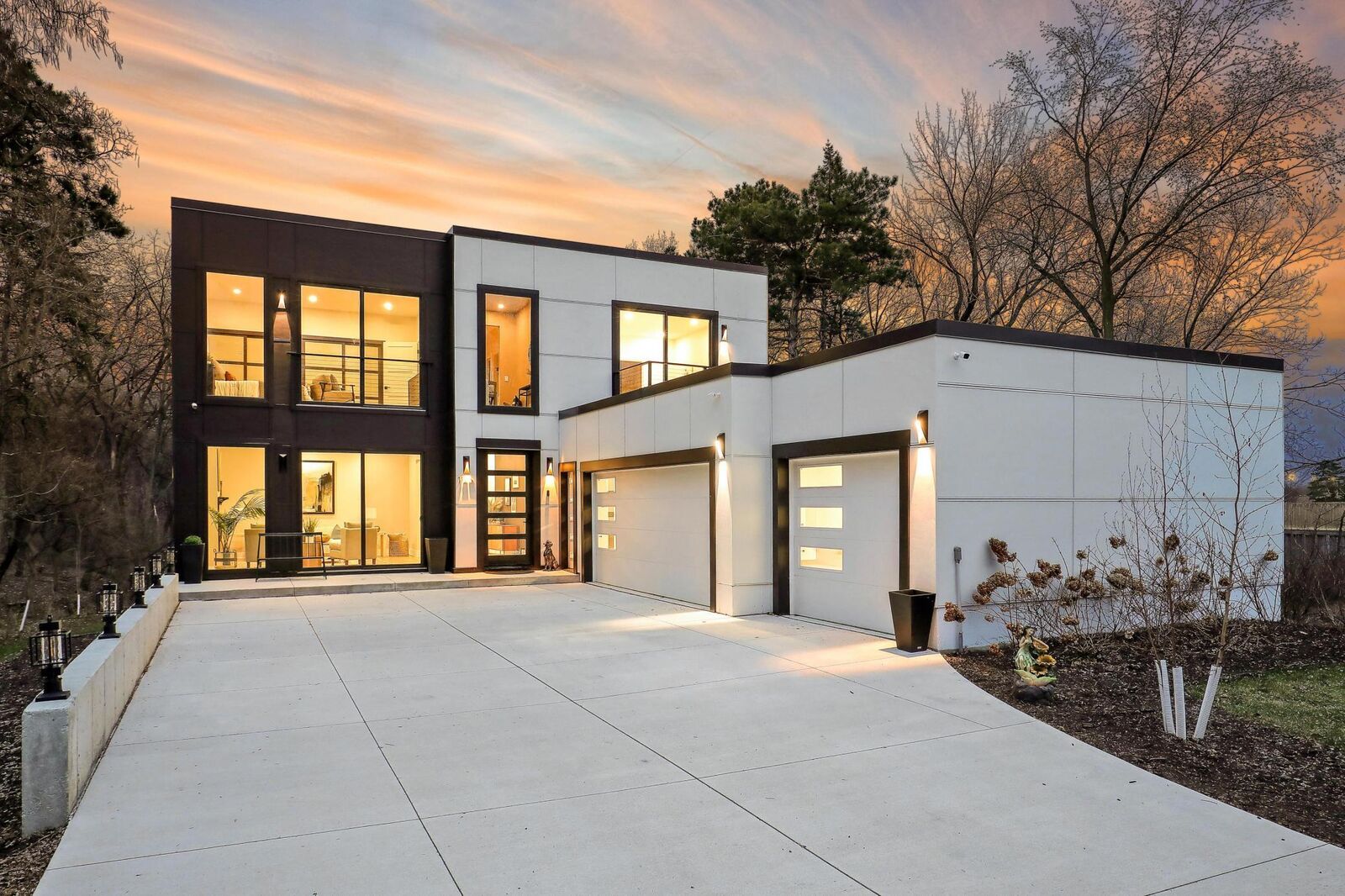 Property Photo:  1125 Tyrol Trail  MN 55416 