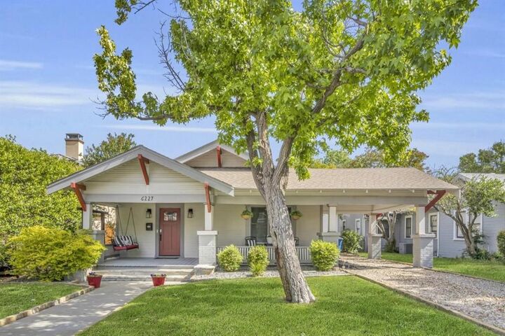 Property Photo: 6227 Lakeshore TX 75214