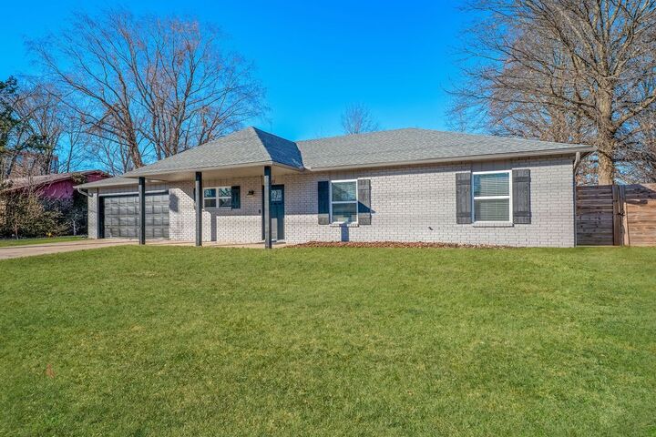 Property Photo: 410 SW 10th Street AR 72712