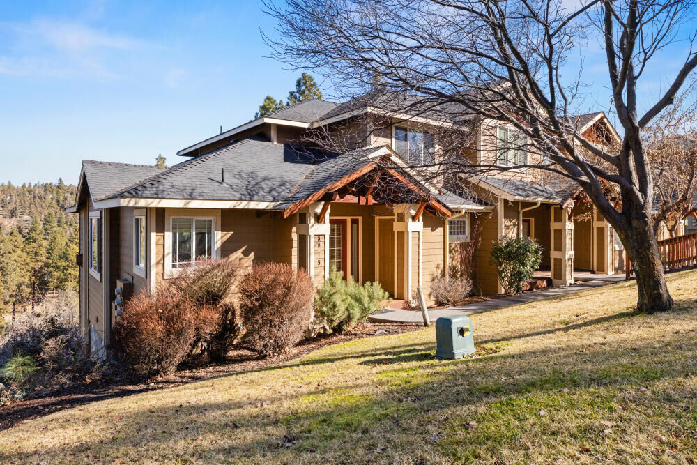 Property Photo:  5015 Falcon Drive  OR 97601 