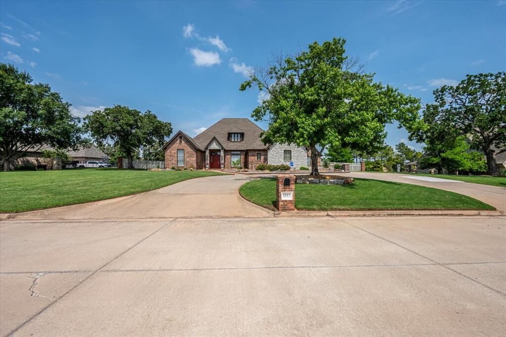 Property Photo: 1213 Muirfield Drive OK 74801