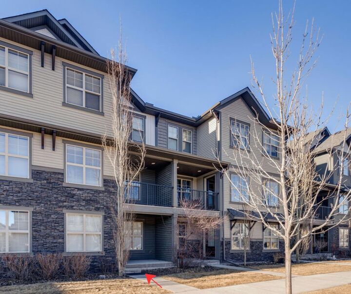 Property Photo:  32 Horseshoe Crescent 305  AB T4C 2P4 