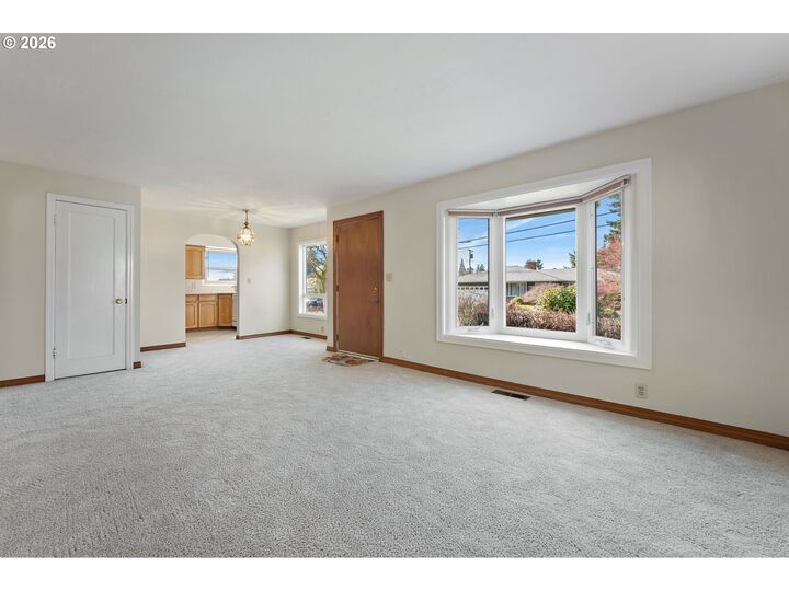 Property Photo:  710 NE 110th Ave  OR 97220 