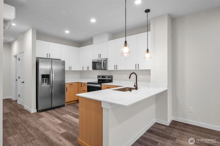 Property Photo: 15613 Admiralty Way B4 WA 98087