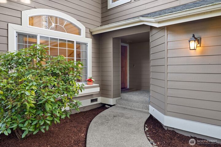 Property Photo:  16708  5th Avenue NE  WA 98155 