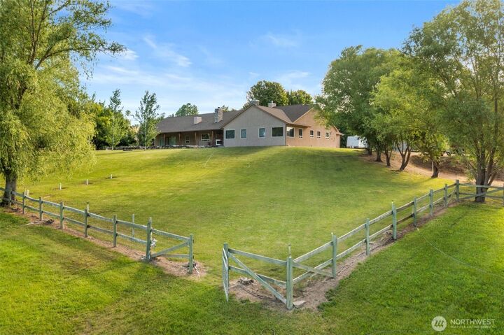 Property Photo:  2720 NW Cascade Avenue  WA 98802 