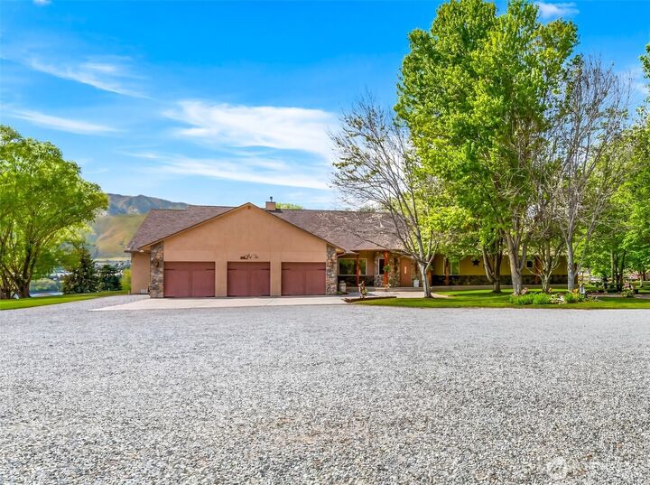 Property Photo:  2720 NW Cascade Avenue  WA 98802 