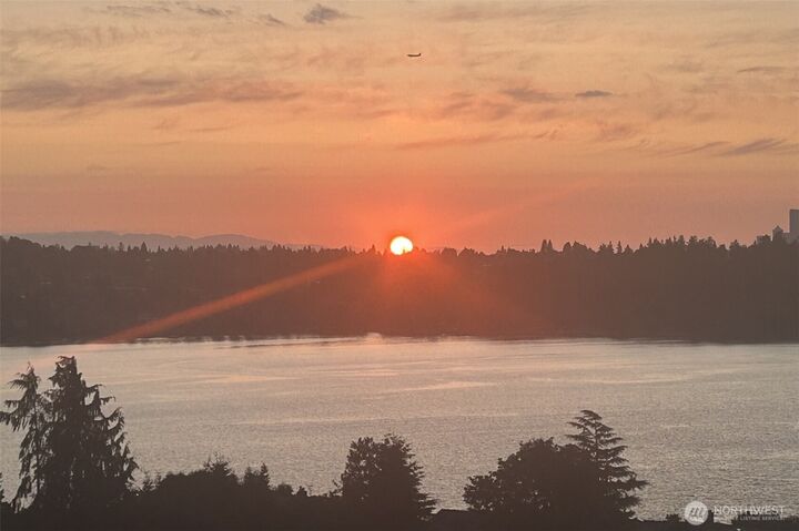 Property Photo:  7580 SE 71st Street  WA 98040 