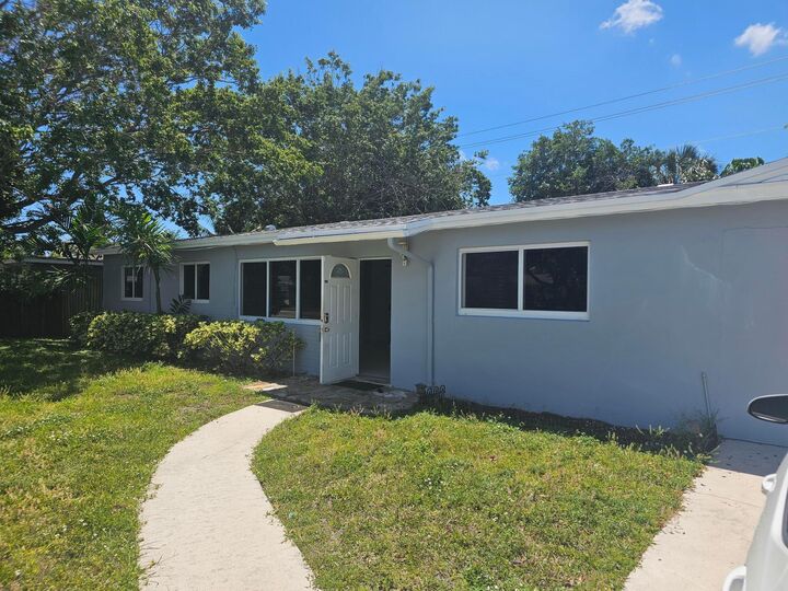 Property Photo:  3340 SW 18th Street  FL 33312 