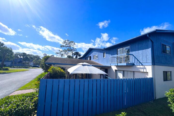 Property Photo:  4581 Holly Lake Drive  FL 33463 