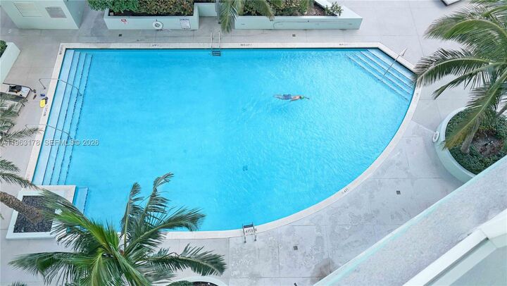 Property Photo:  1900 N Bayshore Dr 1708  FL 33132 