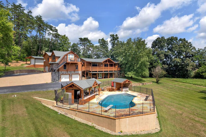 Property Photo:  2803 Mary Ridge Farm Road  TN 37862 