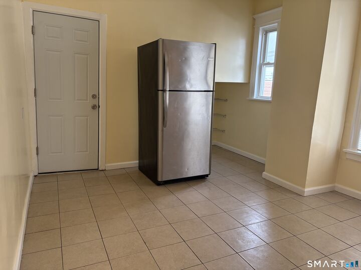 Property Photo:  252 Maplewood Avenue 1  CT 06605 