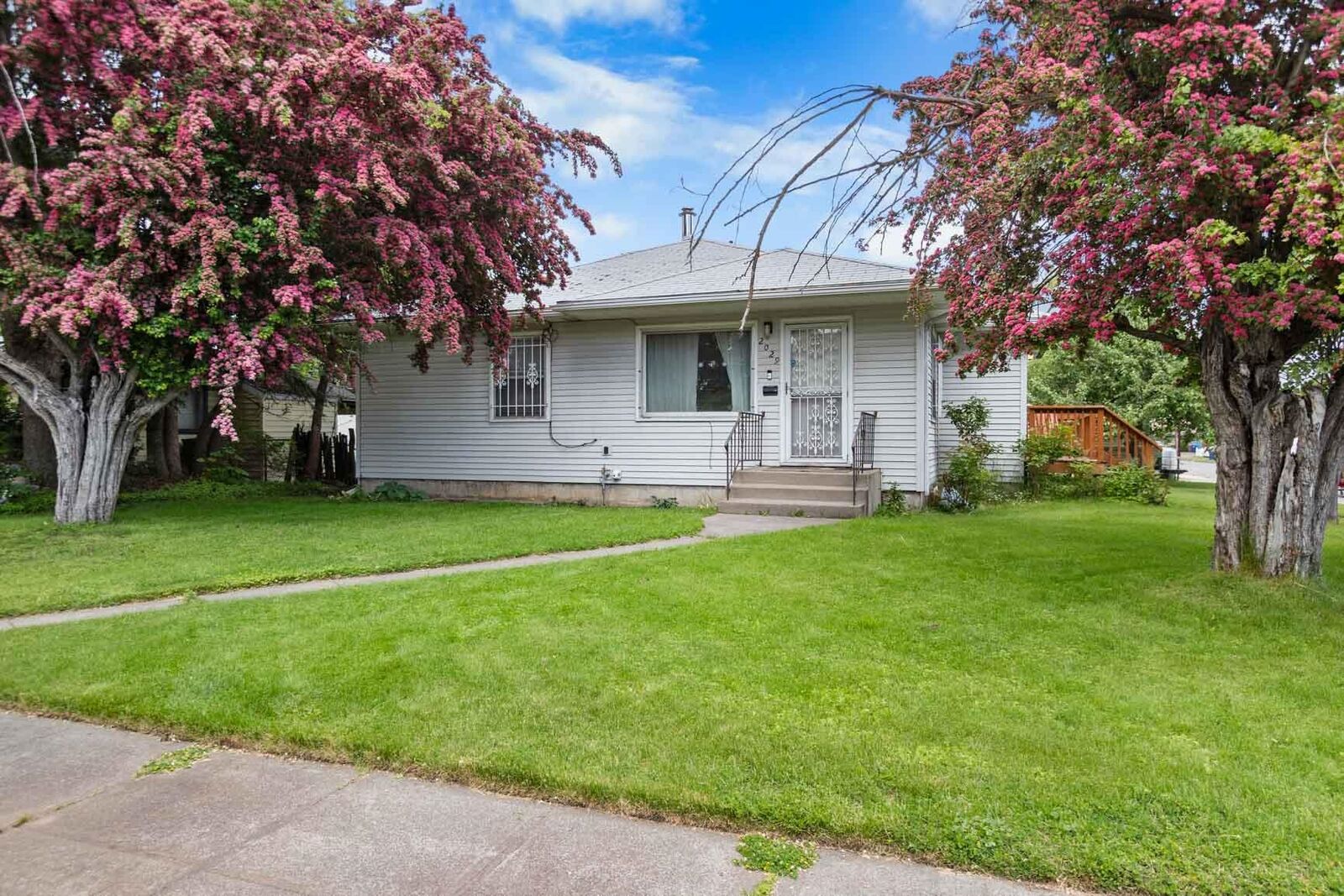 Property Photo:  2029 E Sharp Ave  WA 99202 