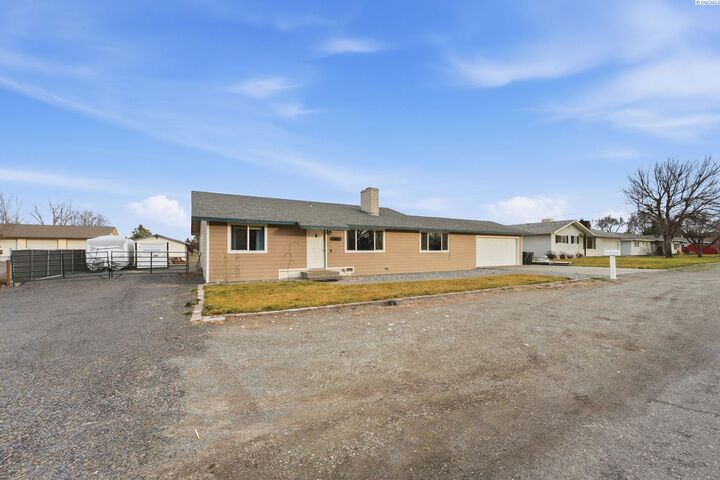 Property Photo:  1305 Road 68  WA 99301 
