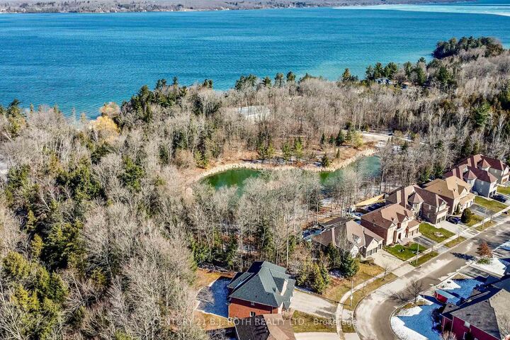 Property Photo:  38 Camelot Square  ON L4M 0C3 