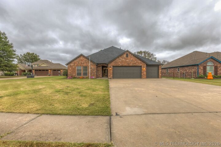 Property Photo: 27644 E 113th Street OK 74429