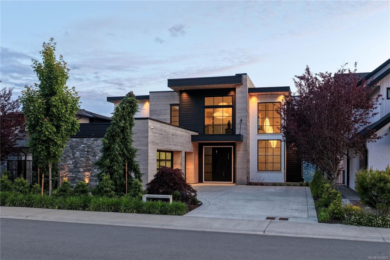 Property Photo:  1424 Pinehurst Pl  BC V9B 3S3 