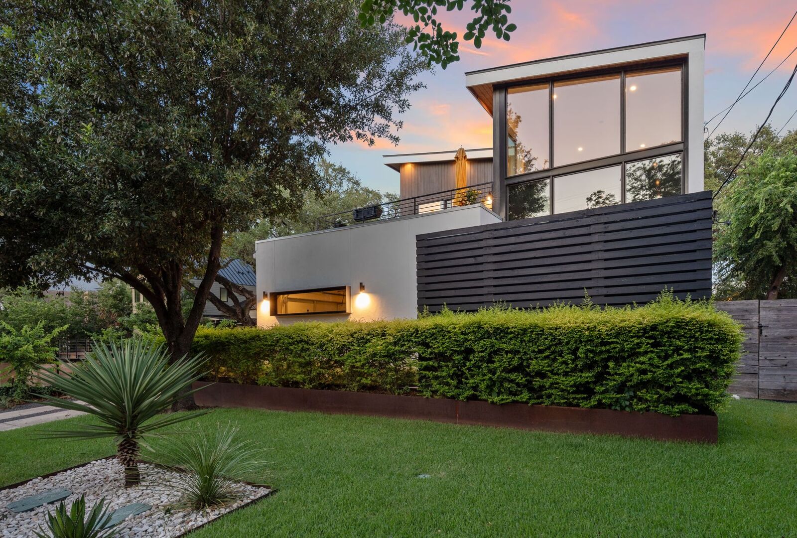 Property Photo: 1605 Chelsea Lane 1 TX 78704