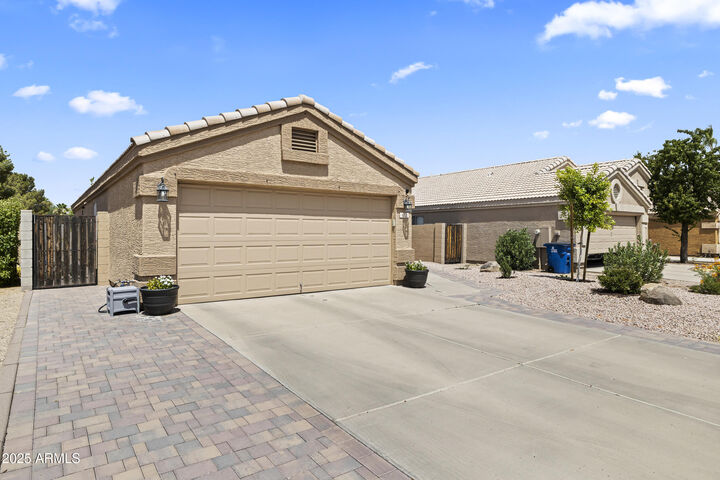 Property Photo:  652 S Bahama Drive  AZ 85296 