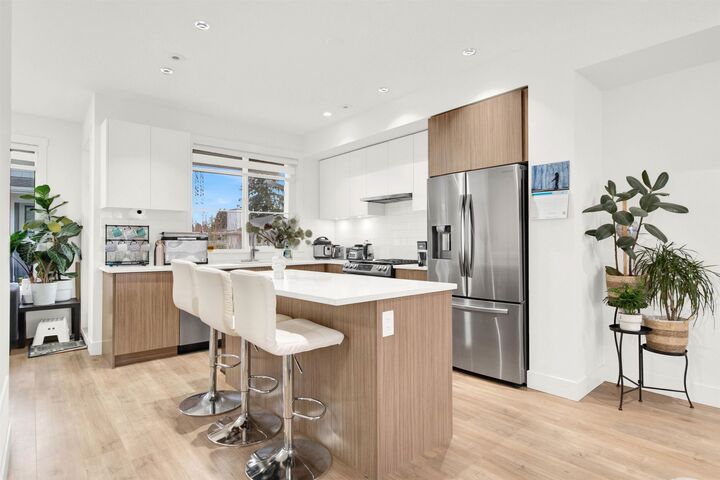 Property Photo: 11556 72A Avenue 19 BC V4C 1A9