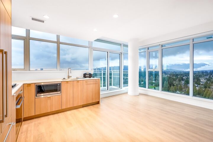 Property Photo: 505 Nelson Street 2404 BC V3J 0R5