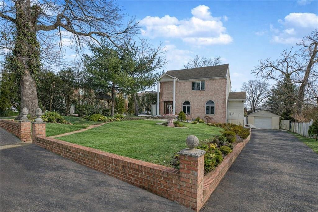 Property Photo:  163 Sprague Avenue  NY 10307 