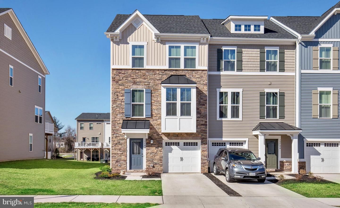 Property Photo: 10786 Hinton Way VA 20112