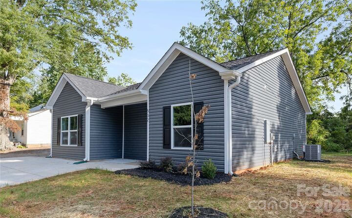 Property Photo: 2000 Juniper Drive NC 28269