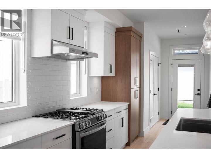 Property Photo: 840 Grenfell Avenue 4 BC V1Y 5J4