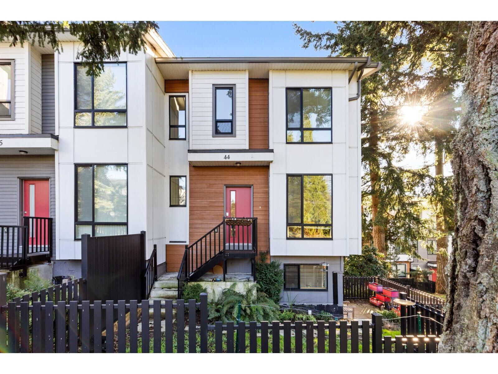 Property Photo:  16433 19 Avenue 44  BC V3Z 0Z1 