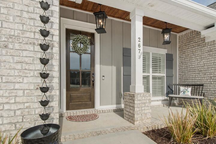 Property Photo: 267 Buxtons Way FL 32439