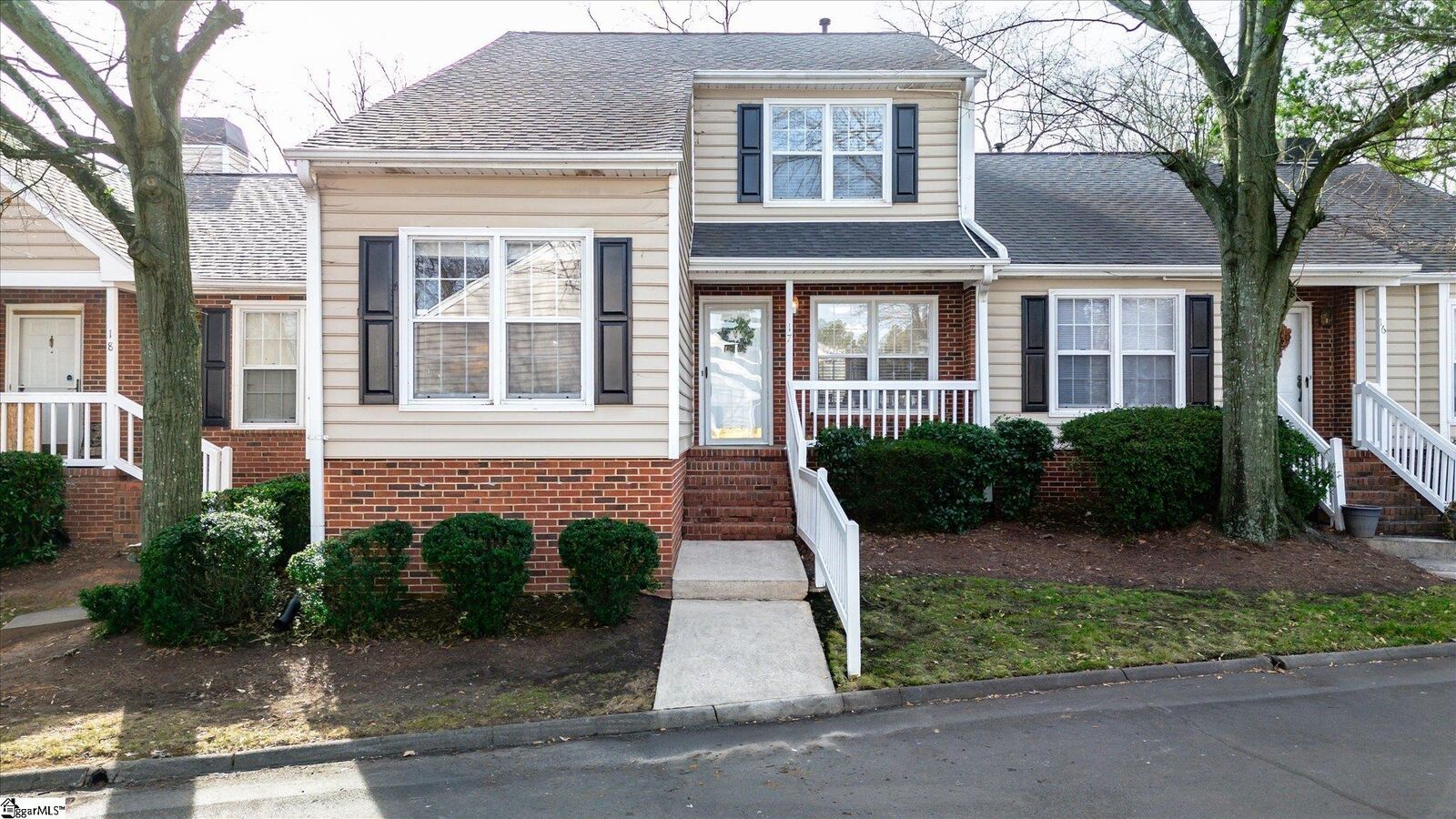 Property Photo: 40 Wood Pointe Drive Unit #17 SC 29615